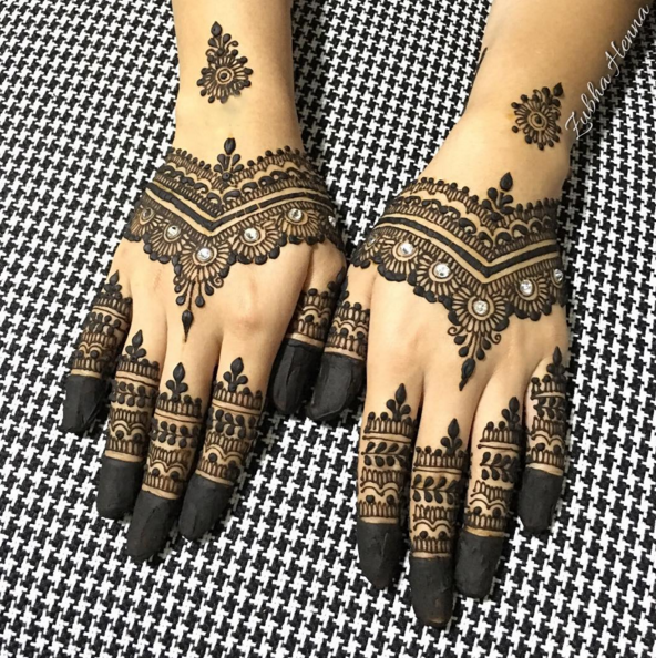 Symmetrical henna design